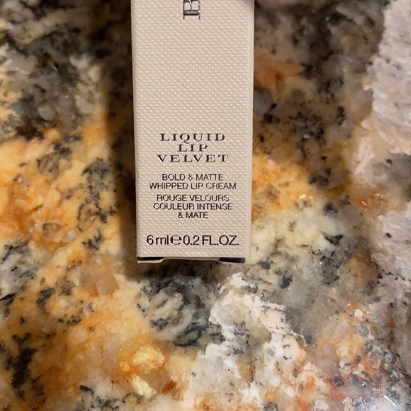 Burberry matte lip gloss New - Picture 7 of 7